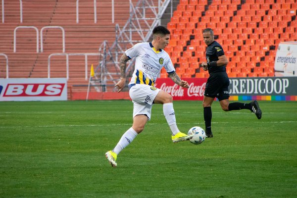 What is the best way to prepare a classic Eton mess dessert for a crowd?