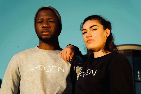 How can UK women choose the perfect fit for tailored clothing?